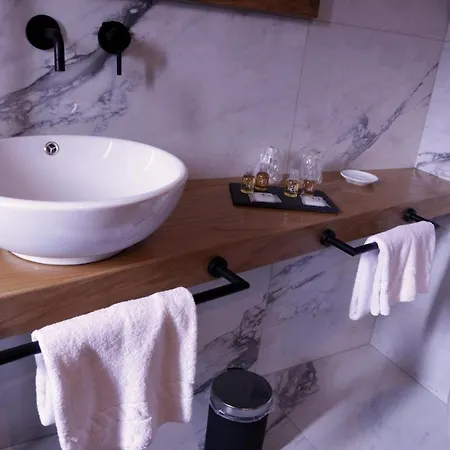 Manhattan & Gæstehus Bari